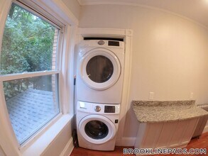 36 High St, Unit #4 in Brookline, MA - Building Photo - Building Photo