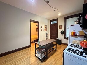 3315 N Albany Ave, Unit G08C in Chicago, IL - Building Photo - Building Photo