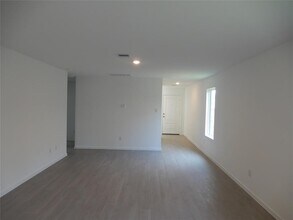 21099 Santopadre St in New Caney, TX - Building Photo - Building Photo
