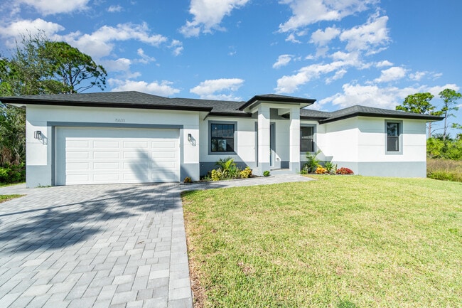 15633 Lakeland Cir in Port Charlotte, FL - Building Photo - Building Photo