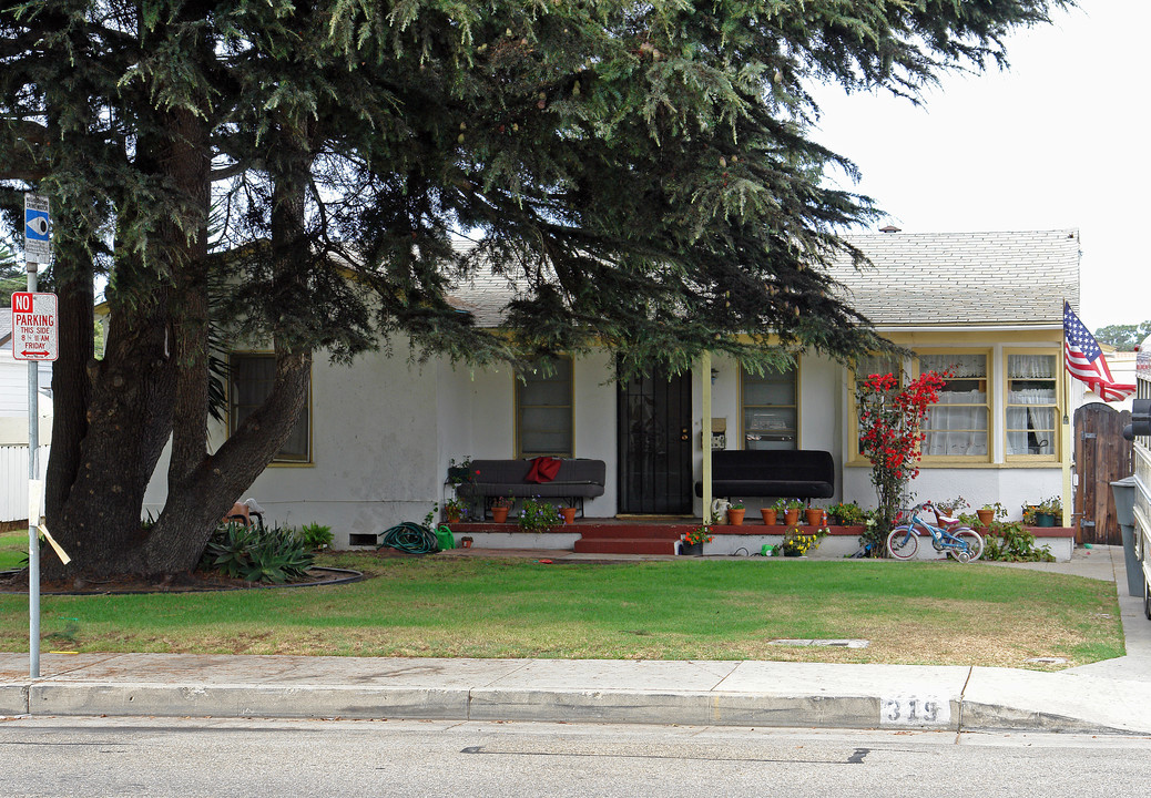 319 E Scott St in Port Hueneme, CA - Foto de edificio