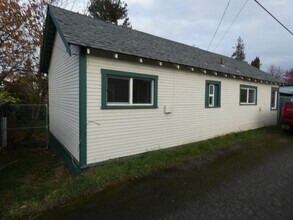 110 E 10th St in Port Angeles, WA - Foto de edificio - Building Photo