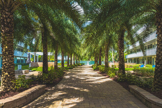 West Bay Village in Kissimmee, FL - Foto de edificio - Building Photo