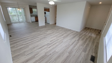 127 Mystic Ave in Hollister, MO - Building Photo - Building Photo