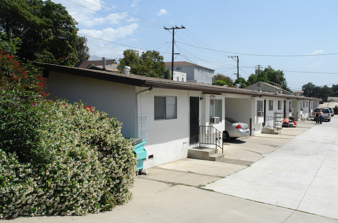 115 S Palm Ave in Santa Paula, CA - Building Photo