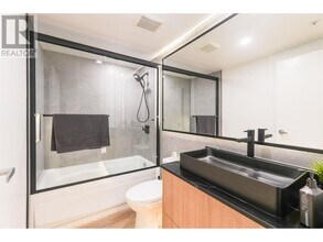1050 Burrard St in Vancouver, BC - Building Photo - Building Photo