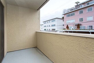 Harbourview Terrace Apartments in North Vancouver, BC - Building Photo - Building Photo