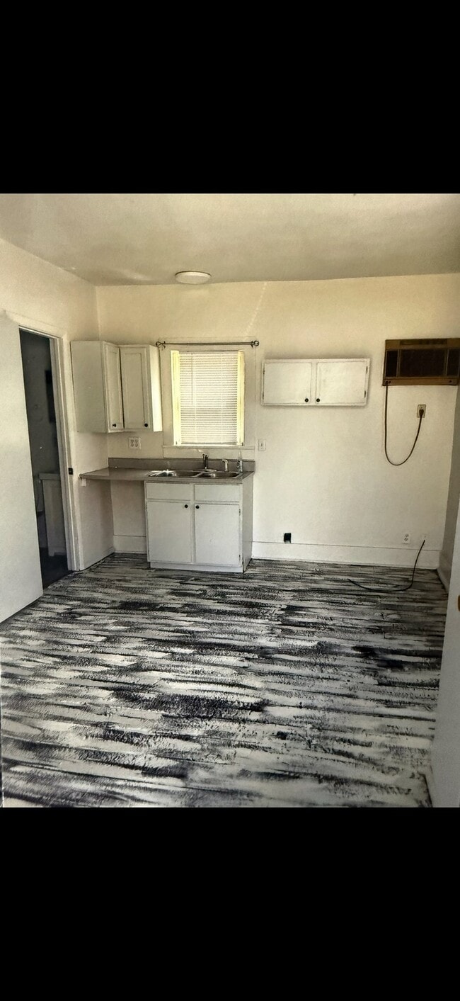 123 E Church St in Newcomerstown, OH - Building Photo - Building Photo