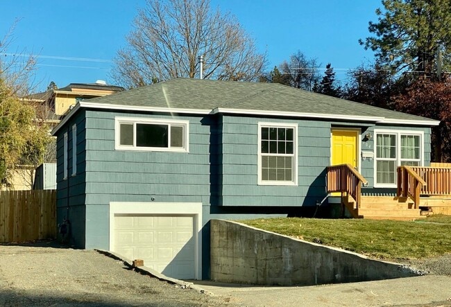 property at 704 W 15th Ave