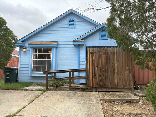 1219 Truman Ln in Laredo, TX - Building Photo - Building Photo