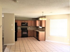 9135 Simonton Dr in Charlotte, NC - Foto de edificio - Building Photo