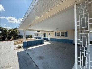 1730 Bikini Ct in Cape Coral, FL - Foto de edificio - Building Photo