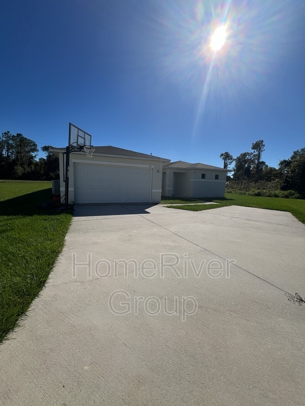 632 Hudson Valley Dr in Poinciana, FL - Building Photo - Building Photo