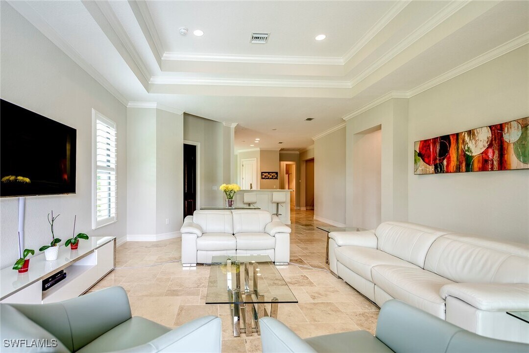 6560 Roma Way in Naples, FL - Building Photo