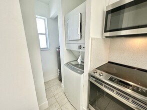 8051 S Colony Cir in Tamarac, FL - Building Photo - Building Photo