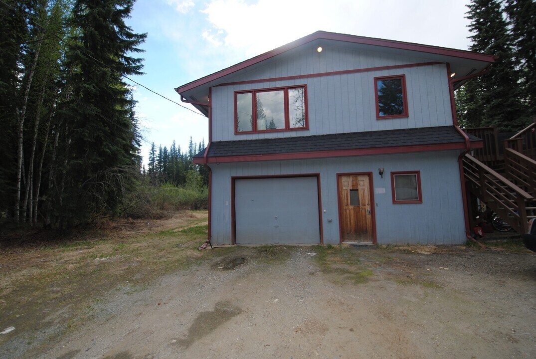 795 Keeling Rd in North Pole, AK - Building Photo