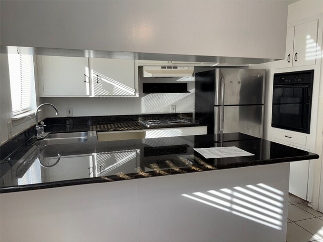 7714 Renwick Dr in Houston, TX - Building Photo - Building Photo