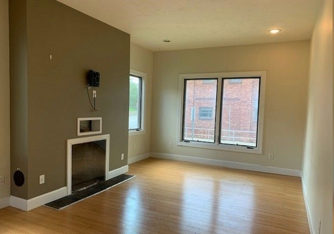 property at 1424 S Walnut St