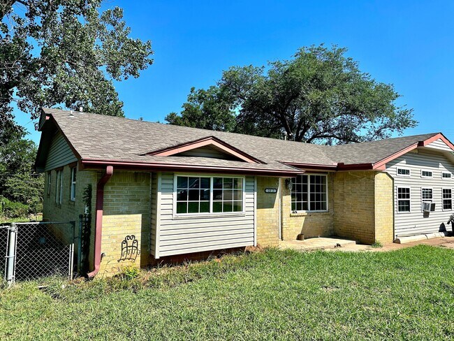 2312 N Tucker Ave in Shawnee, OK - Building Photo - Building Photo