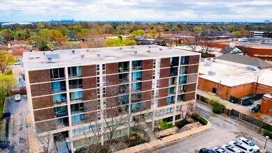 1043 S York Rd in Bensenville, IL - Foto de edificio - Building Photo