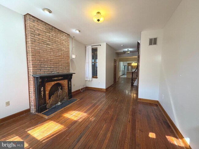 property at 2008 E Lombard St