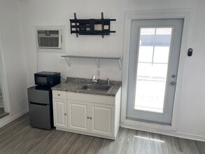 7193 17th Way N, Unit Studio in St. Petersburg, FL - Foto de edificio - Building Photo