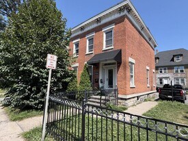 202 N Townsend St in Syracuse, NY - Building Photo