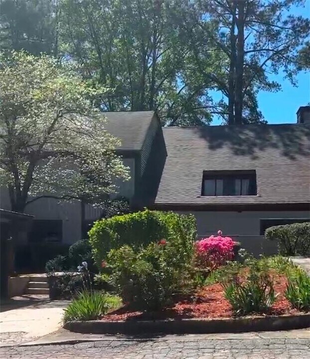 26 Willowick Dr in Stonecrest, GA - Building Photo