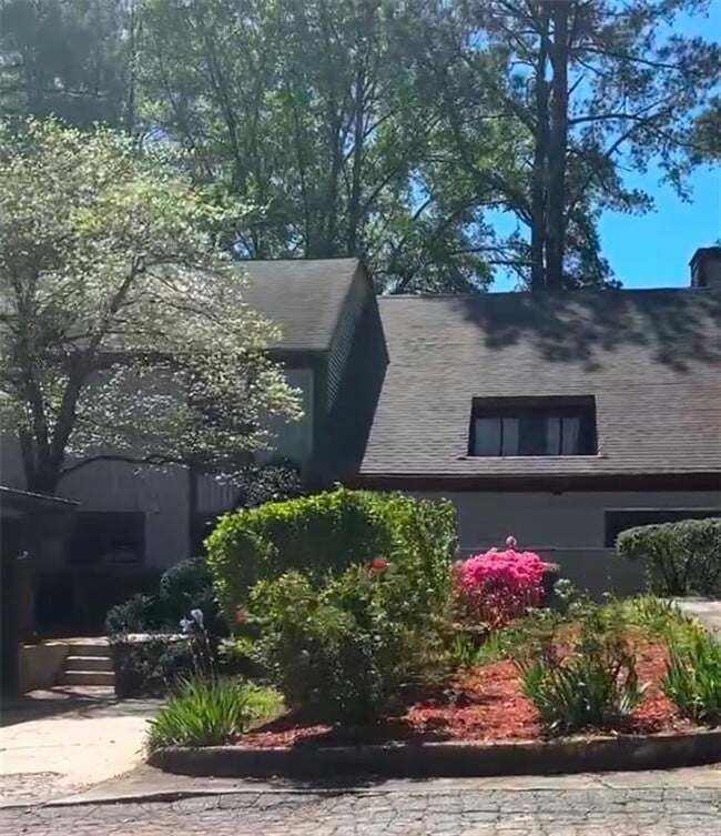 property at 26 Willowick Dr
