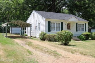 213 Lindale St in Senatobia, MS - Building Photo - Building Photo