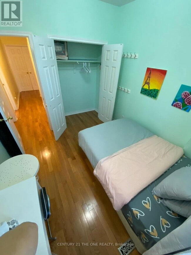 123 Steeles Ave E in Toronto, ON - Building Photo - Building Photo