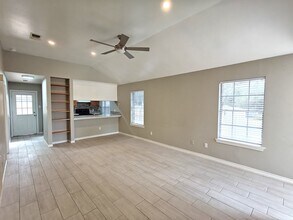 2126 Hidden Hollow Cir, Unit B in Bryan, TX - Building Photo - Building Photo