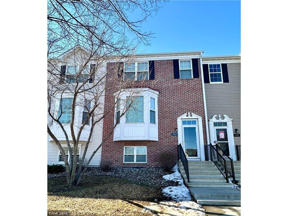 1760 Riverside Dr in Shakopee, MN - Building Photo