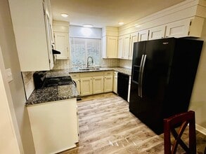 1209 E Twin Lakes Dr in Little Rock, AR - Building Photo - Building Photo