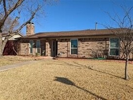 2025 Gardanne Ln in Carrollton, TX - Building Photo