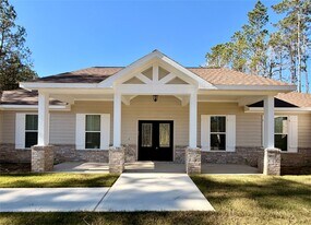 12871 Oak Barrel Rd in Willis, TX - Building Photo