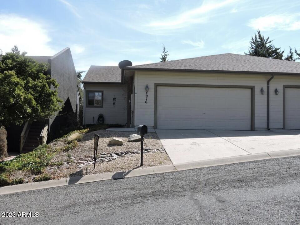 4976 Summit Cir in Prescott, AZ - Foto de edificio