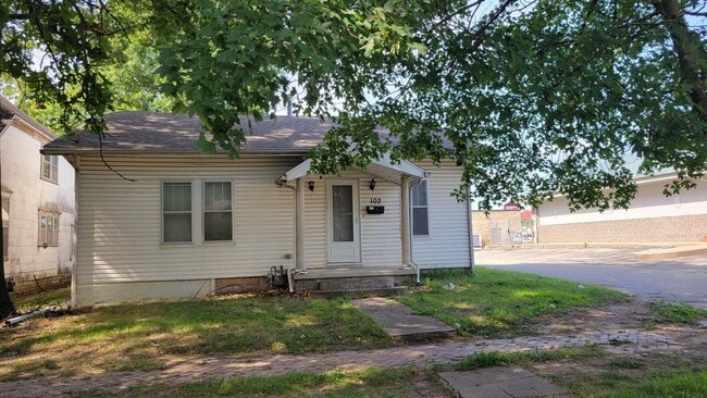 property at 102 W Washington St