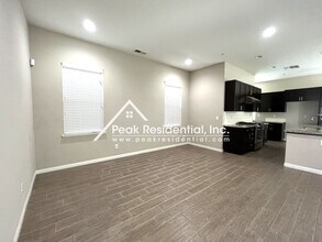 8434 Belcastel Way in Fair Oaks, CA - Foto de edificio - Building Photo