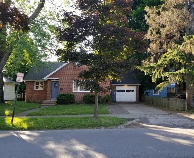 8 Lambert Ave Fredonia, NY Rentals