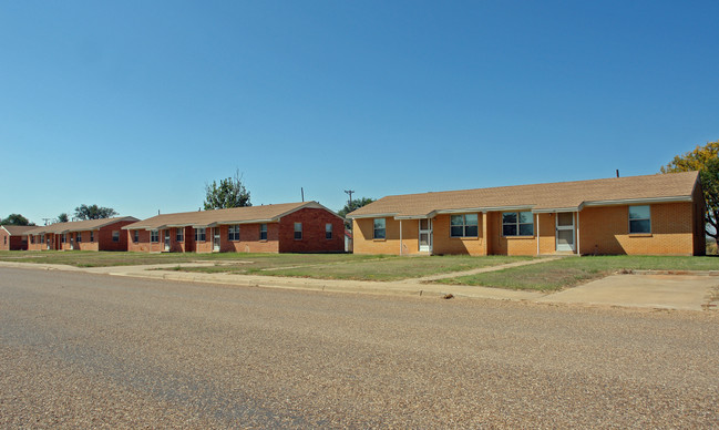 401-431 Durham Ave in Crosbyton, TX - Foto de edificio - Building Photo