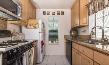 8490 Westmore Rd in San Diego, CA - Building Photo - Building Photo