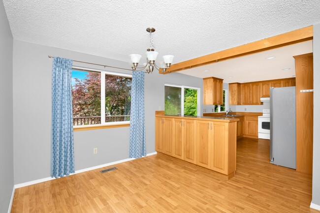 12931 NE 133rd Pl in Kirkland, WA - Building Photo - Building Photo