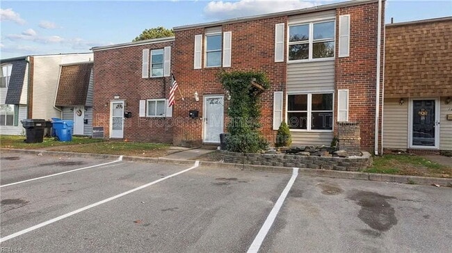 1072 Level Green Blvd in Virginia Beach, VA - Foto de edificio - Building Photo