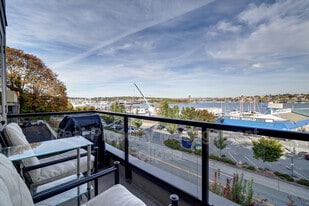 2125 Westlake Ave N in Seattle, WA - Building Photo
