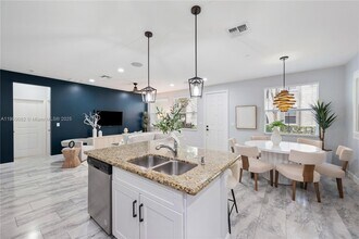 4184 Cascada Cir in Hollywood, FL - Building Photo - Building Photo