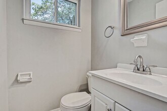 220 Elizabeth St in Chapel Hill, NC - Building Photo - Building Photo