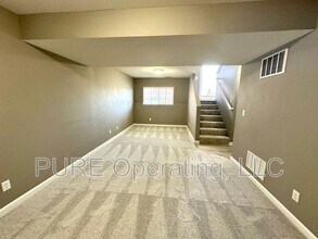19401 Laci St in Omaha, NE - Foto de edificio - Building Photo
