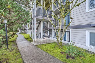Martine Apartments in Bellevue, WA - Foto de edificio - Interior Photo