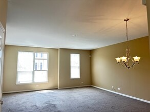 385 N Commerce St in Aurora, IL - Building Photo - Building Photo